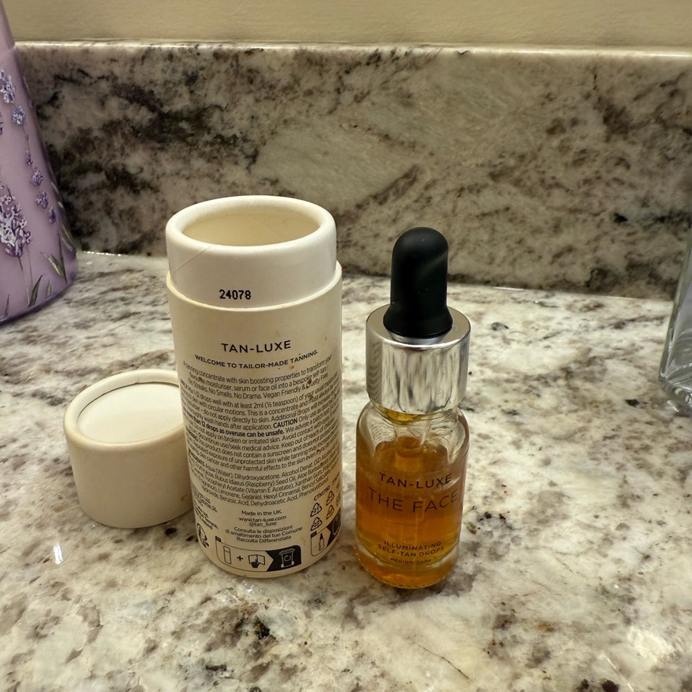 The Face Illuminating Self-Tan Drops - Gold